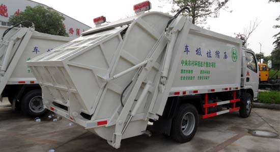 東風小霸王壓縮式垃圾車(國六)